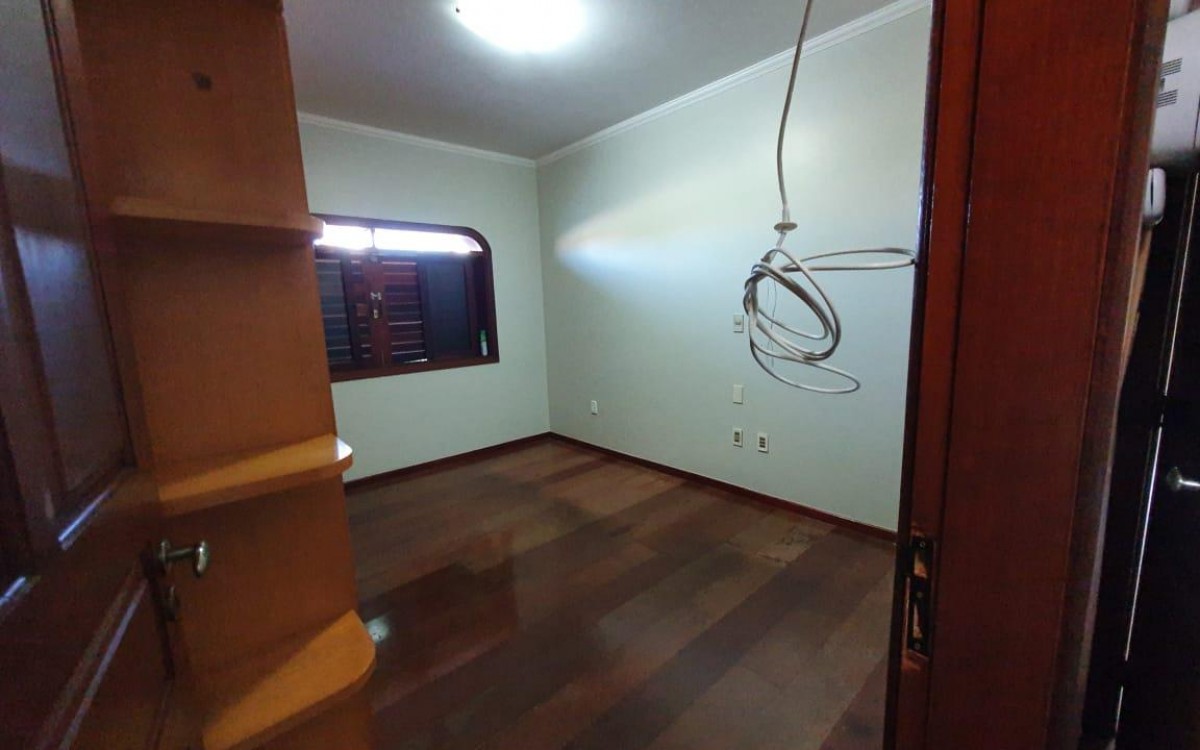 Casa 3 quartos, 1 suíte, 4 garagens - foto 11