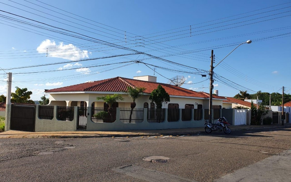 Casa 3 quartos, 1 suíte, 4 garagens - foto 1