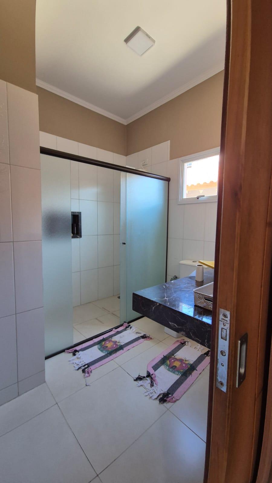 Casa 3 quartos, 2 suítes, 4 garagens