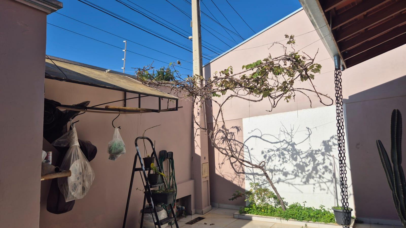 Casa 3 quartos, 2 suítes, 4 garagens