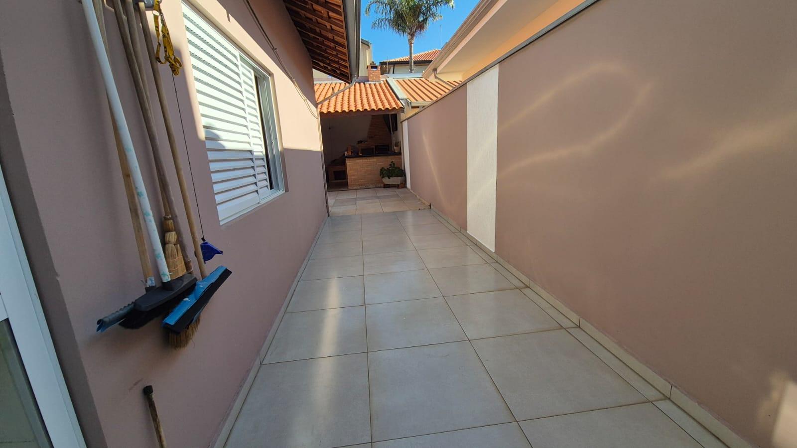 Casa 3 quartos, 2 suítes, 4 garagens